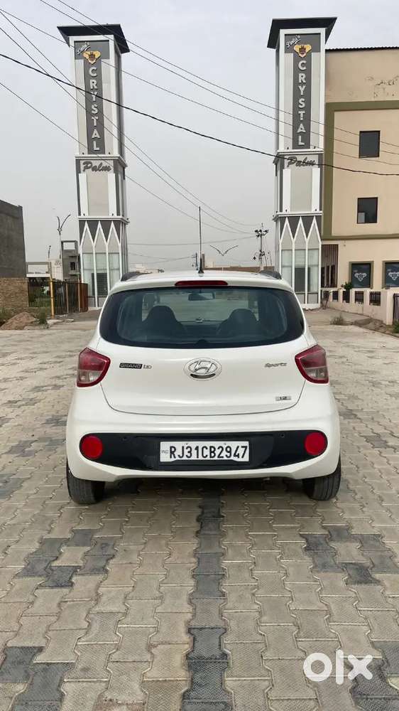 Hyundai Grand I10 2017 Petrol Well Maintained