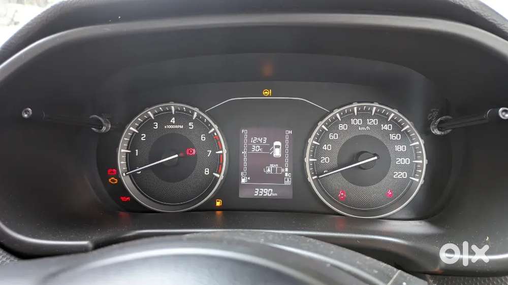 Almost New Maruti Brezza Vxi 2025 Petrol &ndash; Prime Splendid Silver