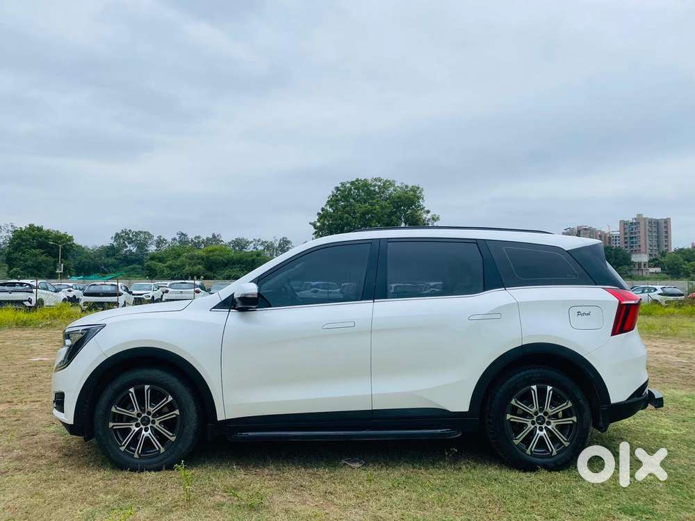 Mahindra Xuv700 2.0 Ax 7 Petrol Mt Str, 2024, Petrol