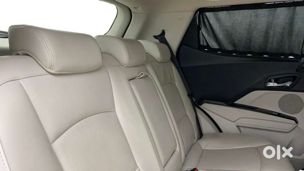 Mahindra Xuv300 1.2 W8 (o) Amt Petrol, 2021, Petrol