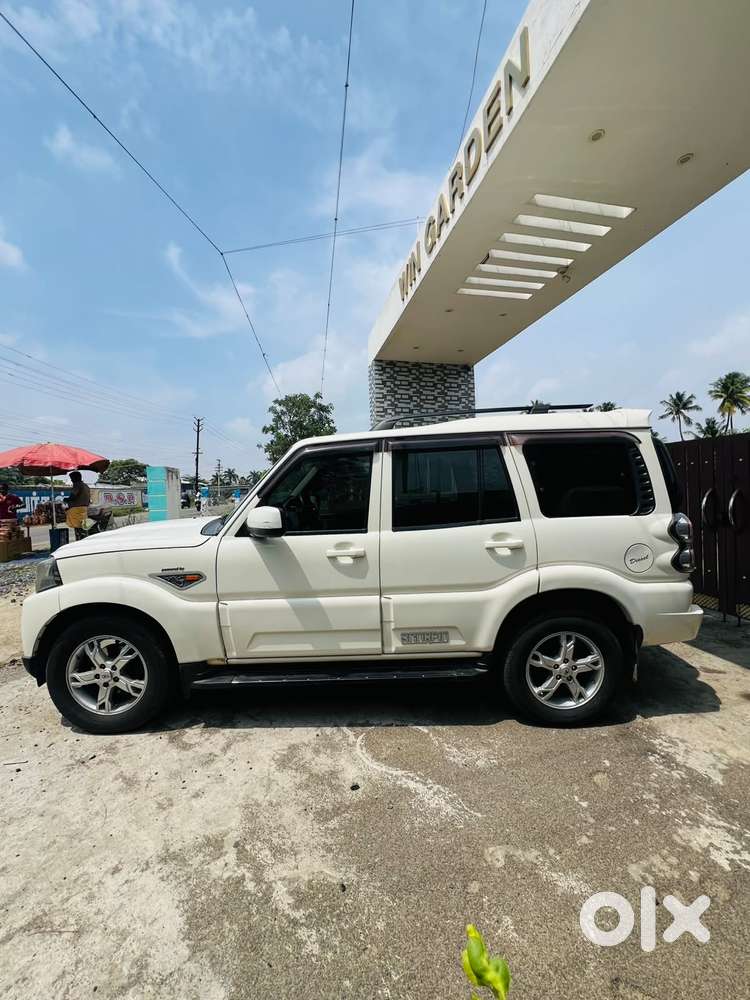 Mahindra Scorpio S8, 2015, Diesel