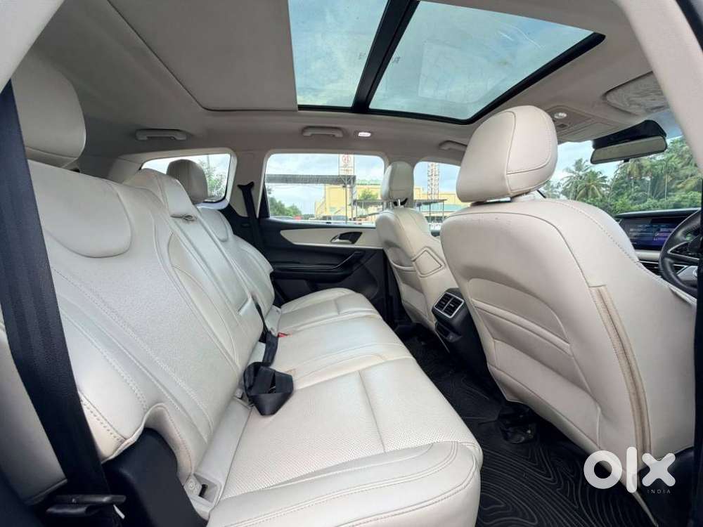 Mahindra Xuv700 2.2 Ax 5 Diesel At 7 Str, 2022, Diesel