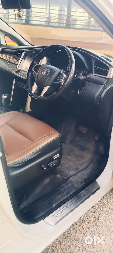 Toyota Innova Crysta 2.8 Zx At 7 Seater, 2017