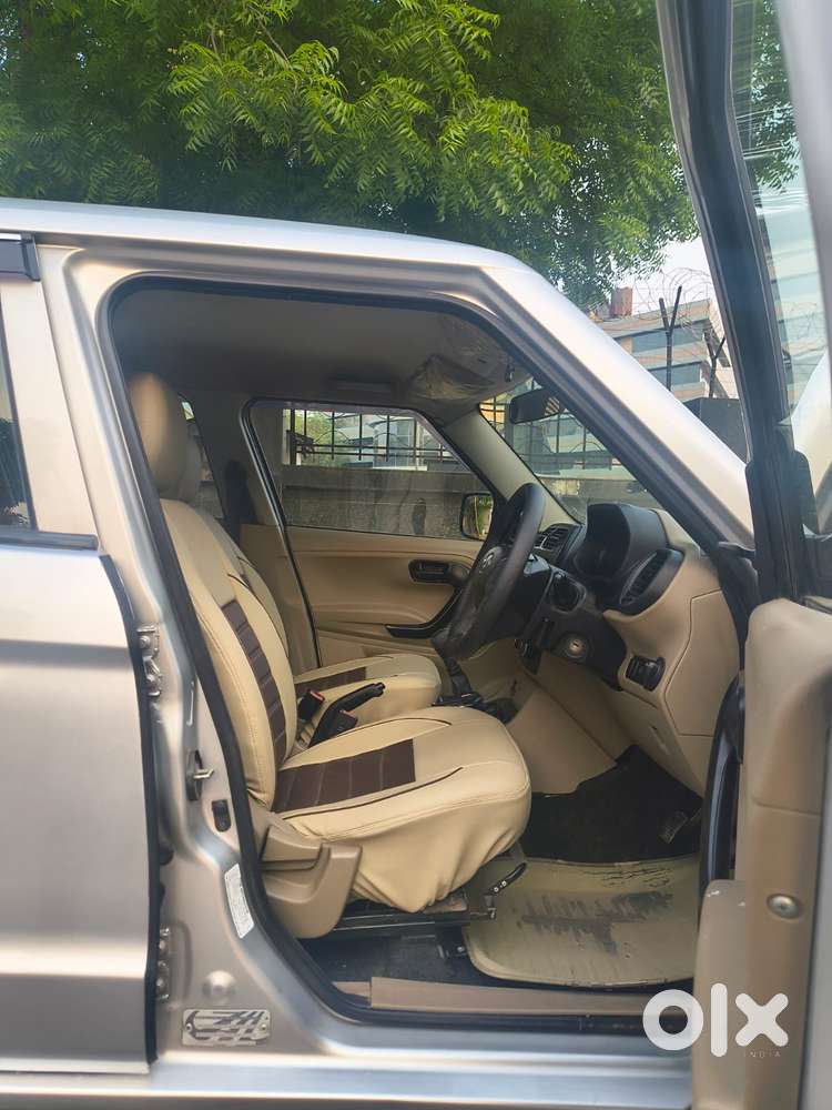 Mahindra Tuv 300 T4 Plus, 2017, Diesel