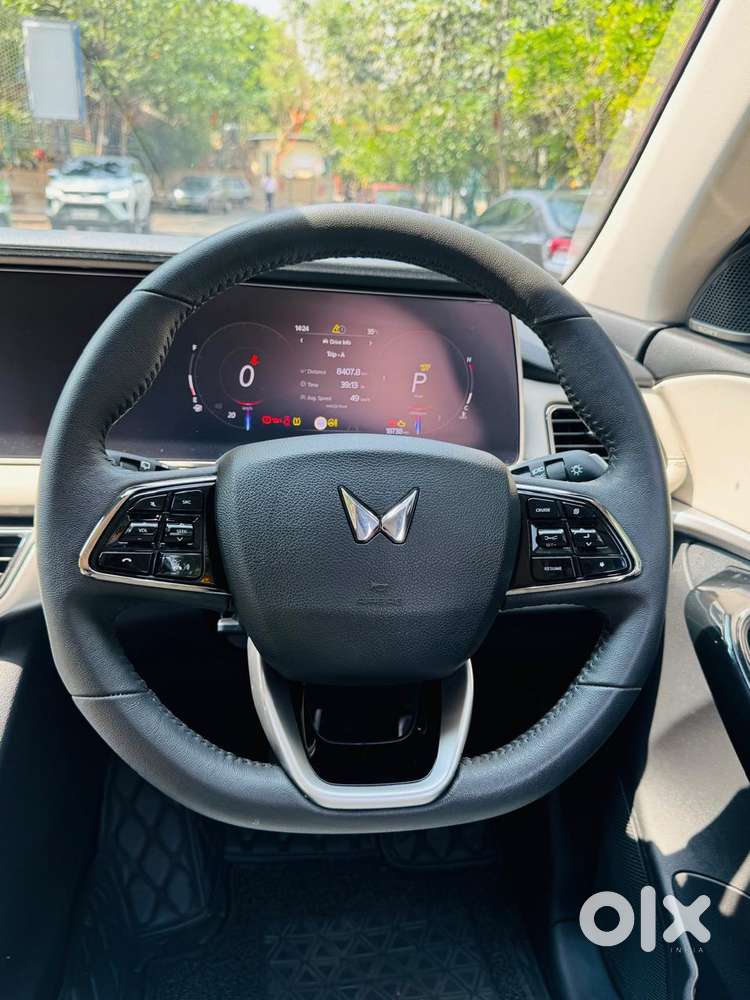 Mahindra Xuv700 Ax7l 6 Str At, 2025, Diesel