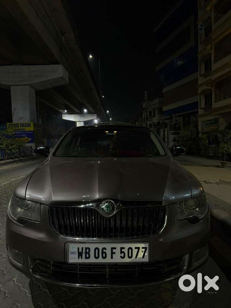 Skoda Superb 2012 Petrol 72000 Km Driven