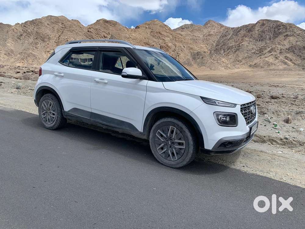 Hyundai Venue 2022 Petrol Well Maintained