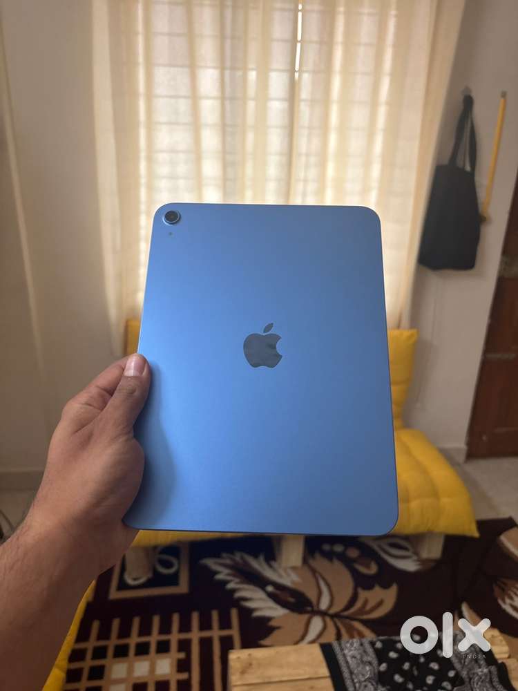 iPad (A16) - 11th Gen - 128 GB [Less than 5 MONTHS]