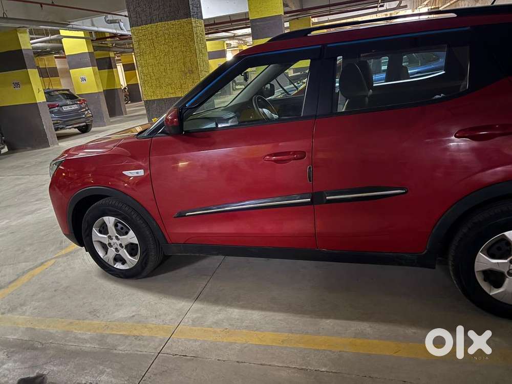 Mahindra Xuv300 2023 Petrol 5500 Km Driven. 2 Years Company Warranty