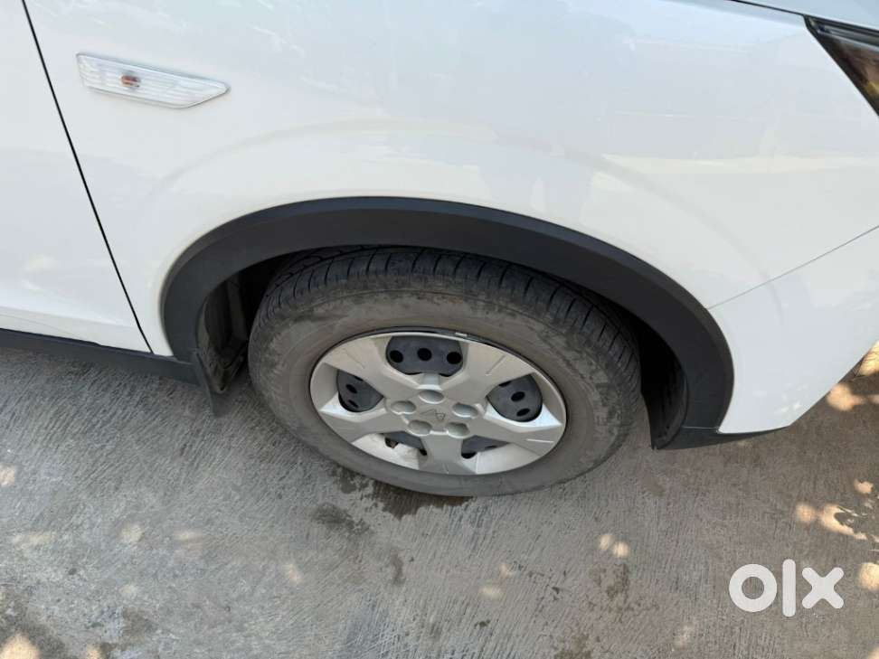 Mahindra Xuv300 1.2 W6 Amt Petrol, 2024, Petrol