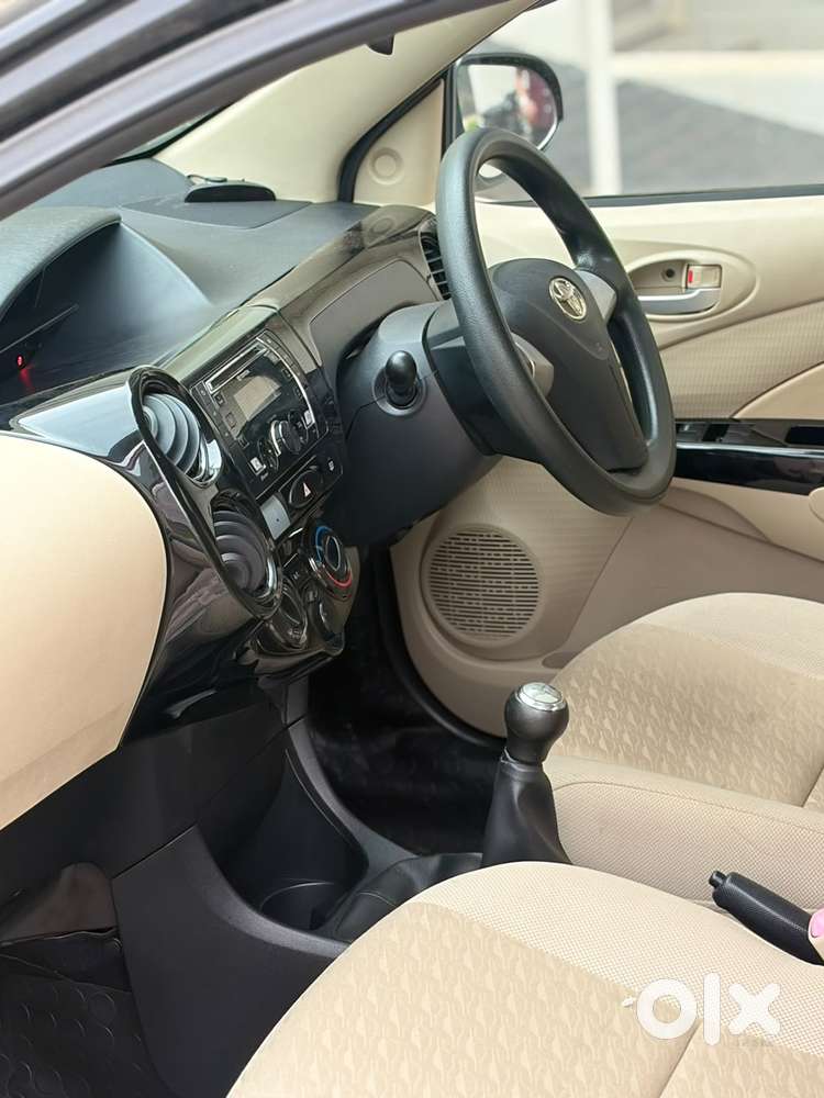 Toyota Etios Liva 1.2 V Dual Tone, 2018, Petrol