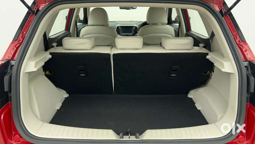 Mahindra Xuv300 1.2 W8 (o) Amt Petrol, 2022, Petrol