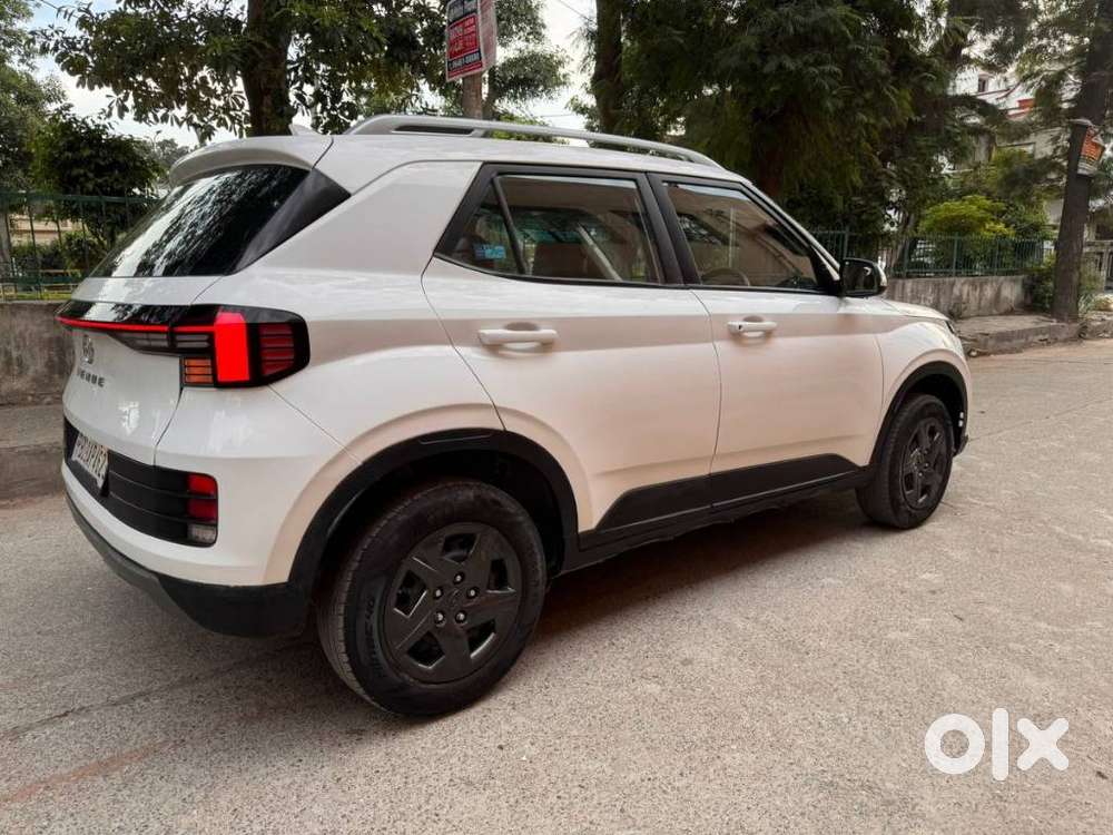 Hyundai Venue 1.2 S (o), 2024, Petrol