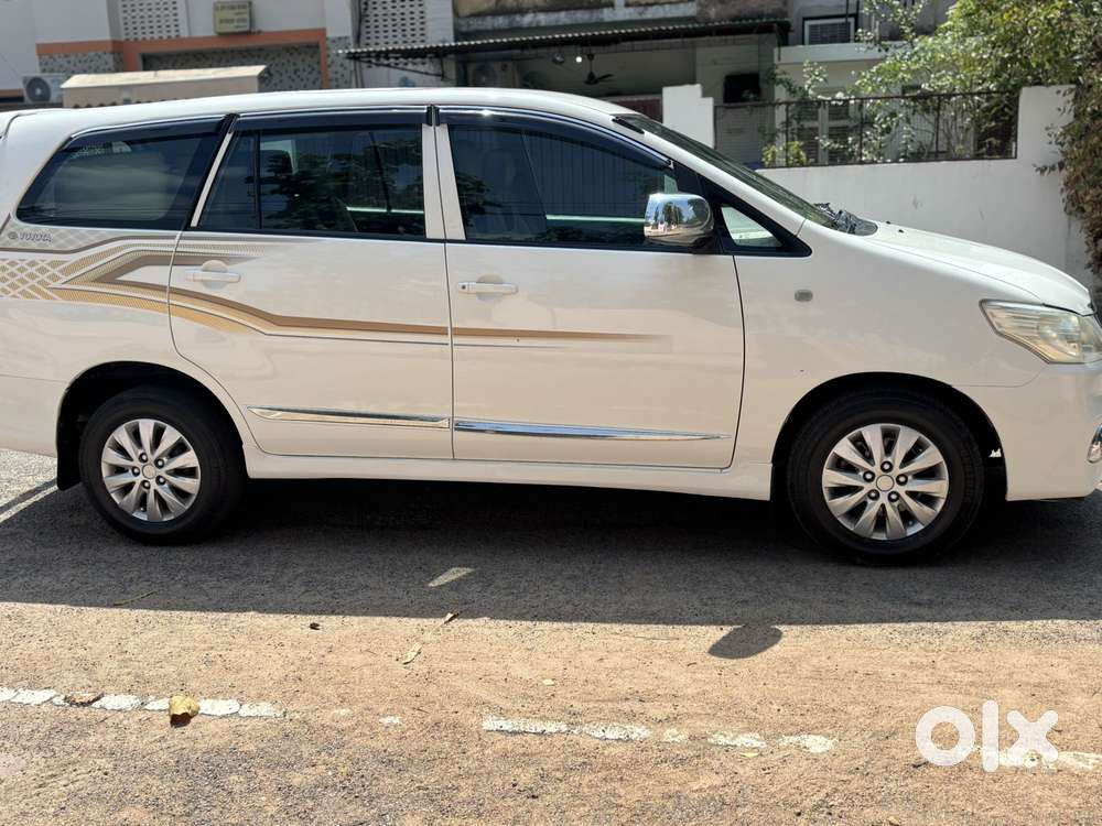 Toyota Innova 2.5 Vx 8 Str Bs-iii, 2014, Diesel