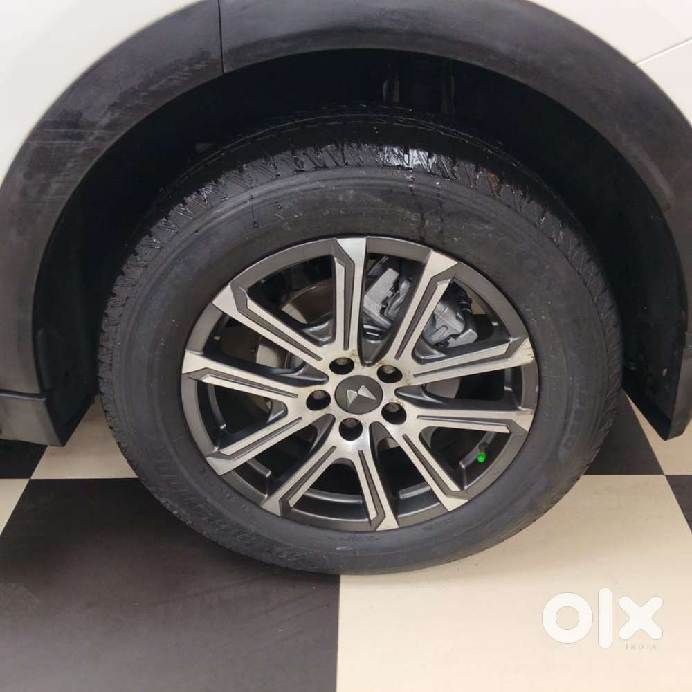 Mahindra Xuv700 2.0 Ax 7 Petrol At Luxury Pack Str, 2023, Petrol