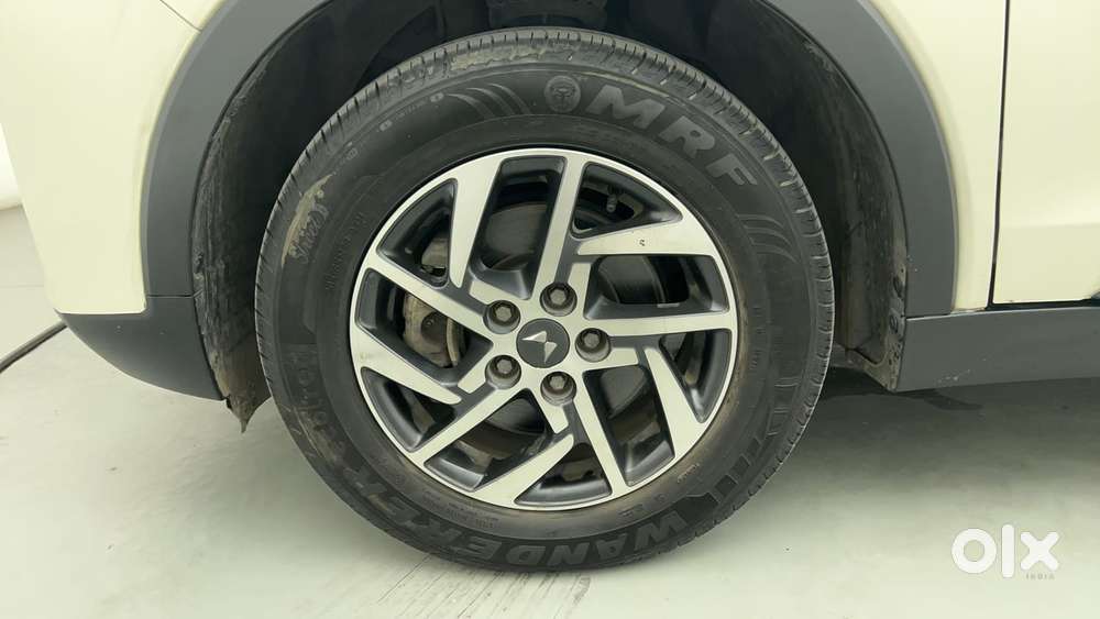 Mahindra Xuv300 W8 (o) 1.5 Diesel Amt, 2023, Diesel