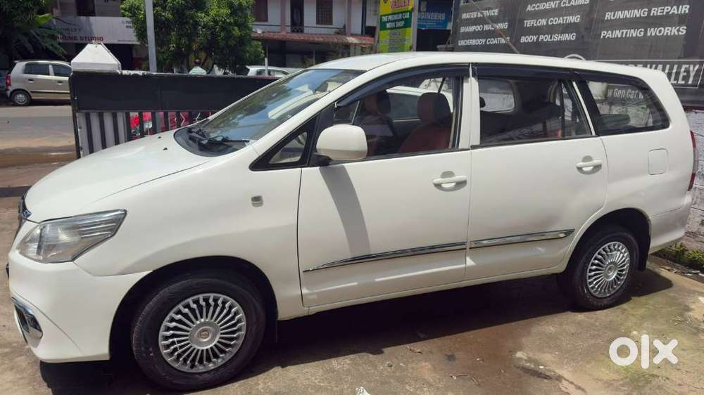 Toyotta Innova(2014)