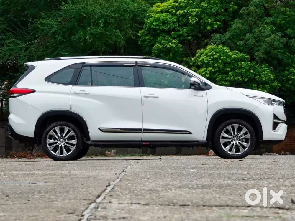Toyota Innova Hycross 2.0 Zx Hybrid 7 Str, 2023, Petrol