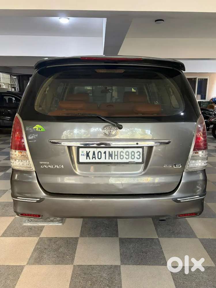 Toyota Innova 2.5  2011