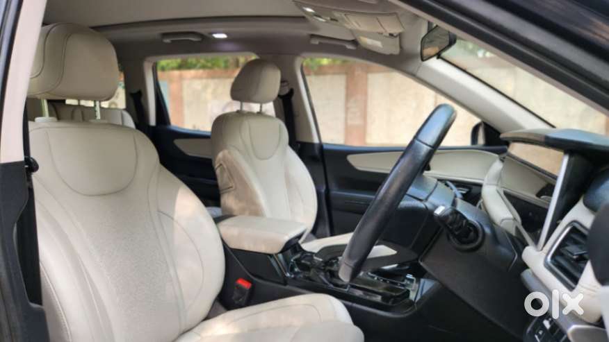 Mahindra Xuv700 2.0 Ax 7 Petrol At Str, 2021, Petrol