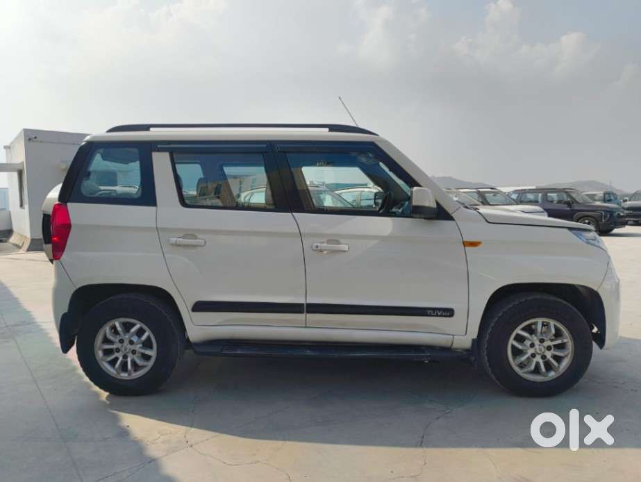 Mahindra Tuv 300 T8, 2016, Petrol