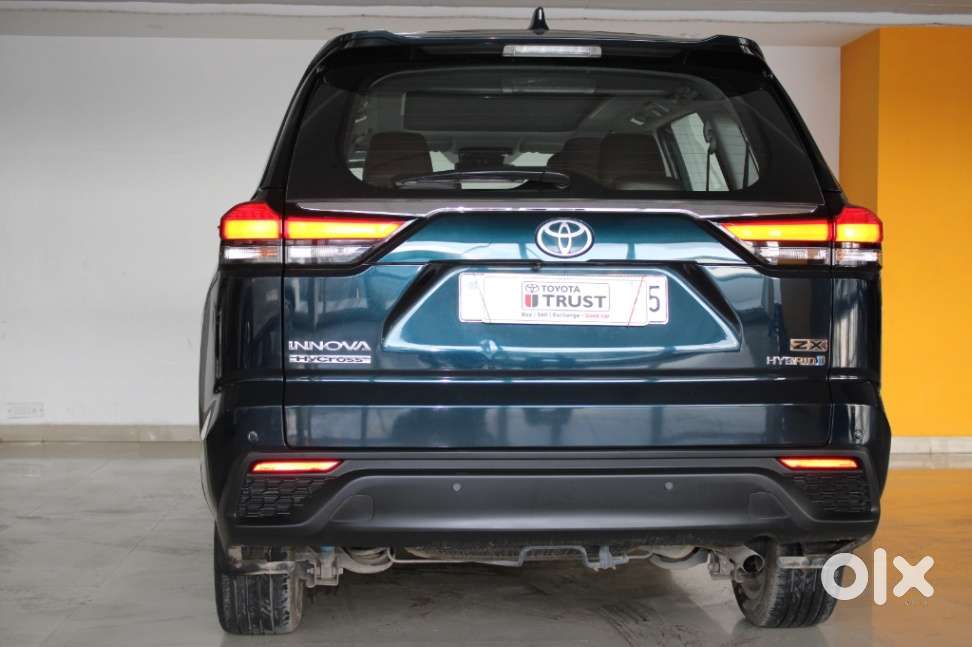 Toyota Innova Hycross 2.0 Zx Hybrid 7 Str, 2023, Petrol