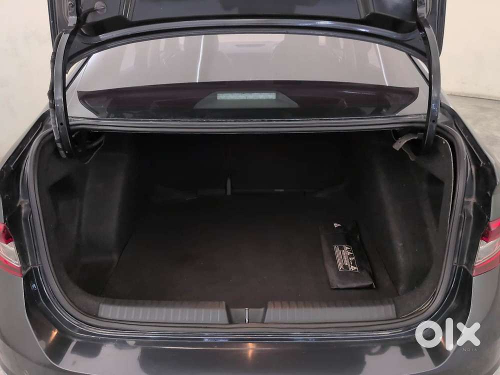 Skoda Slavia Style 1.0l Tsi At, 2022, Petrol