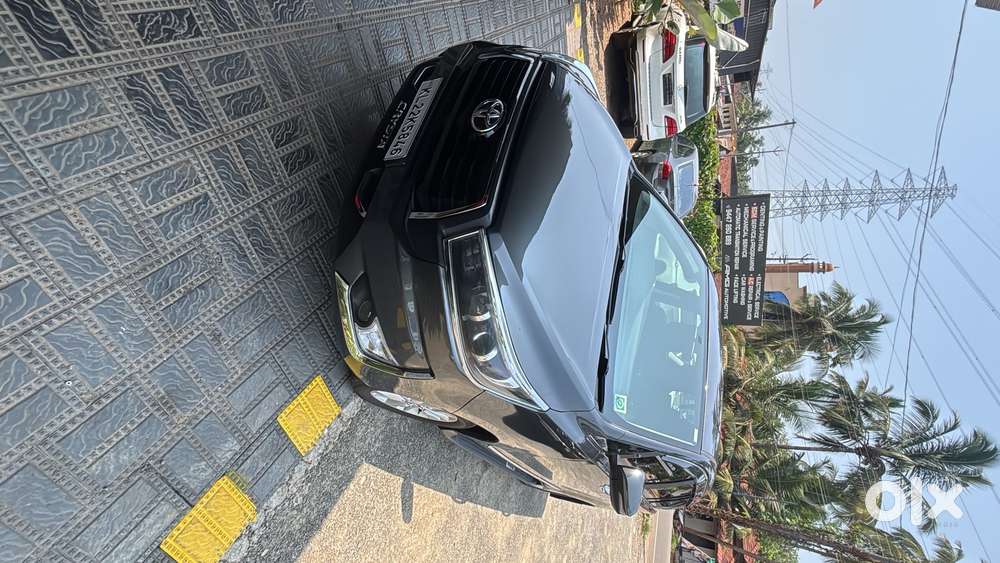 Toyota Innova Crysta 2017 Diesel Well Maintained