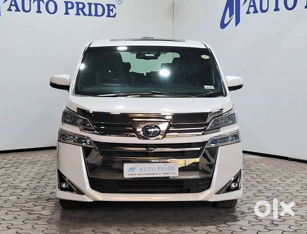 Toyota Vellfire 2.5 Executive Lounge, 2023, Petrol