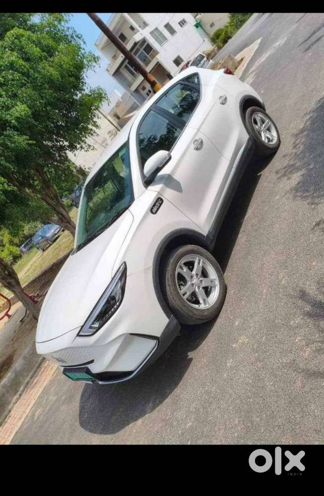 Mg Zs Ev Exclusive Iconic Ivory, 2024, Electric