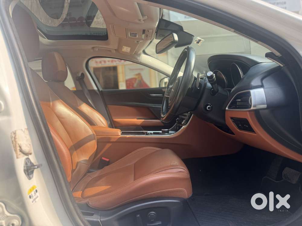 Jaguar Xe Portfolio, 2019, Petrol