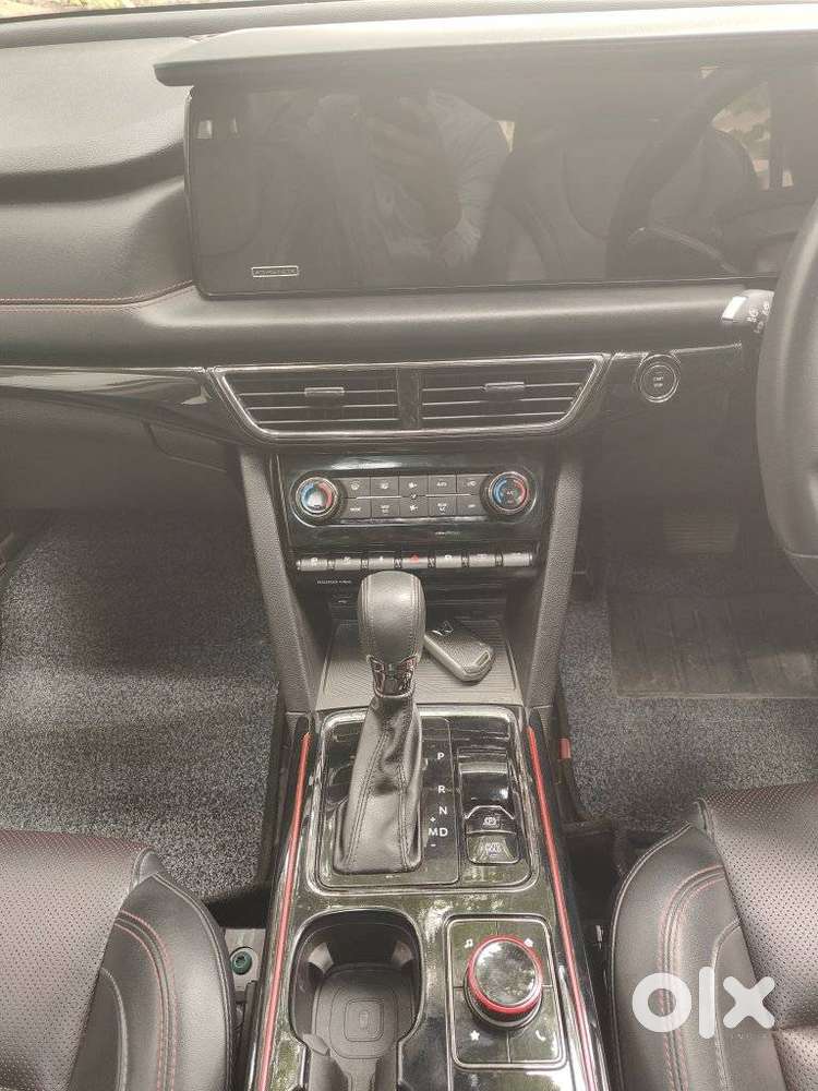 Mahindra Xuv700 2.2 Ax 7 Diesel At Luxury Pack Str Awd, 2024, Diesel