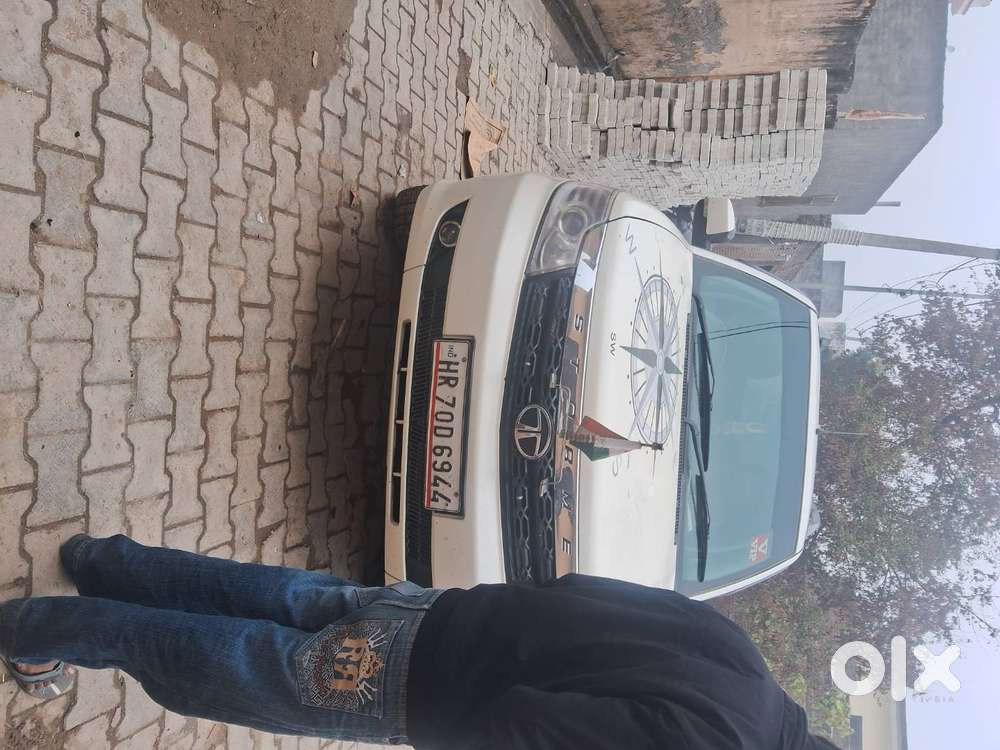 Tata Safari Storme 2015