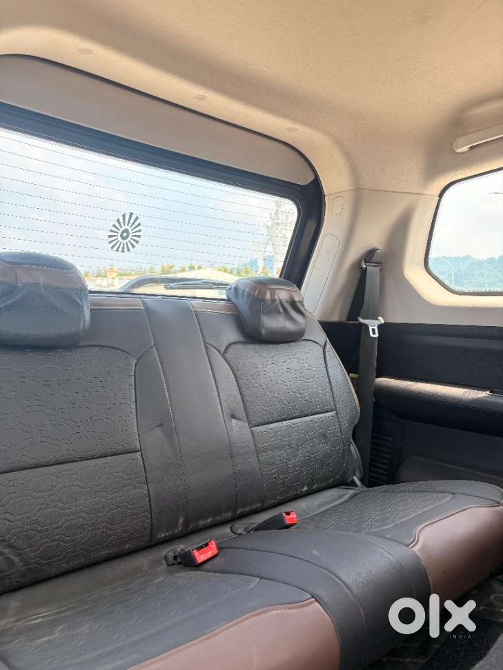 Mahindra Scorpio N Z4 Petrol At 7 Str, 2025, Petrol