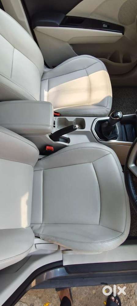 Mahindra Xuv300 2023 Petrol Well Maintained