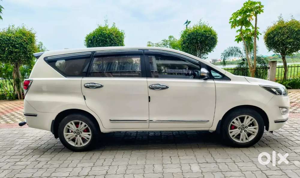 Toyota Innova Crysta 2016 Variant