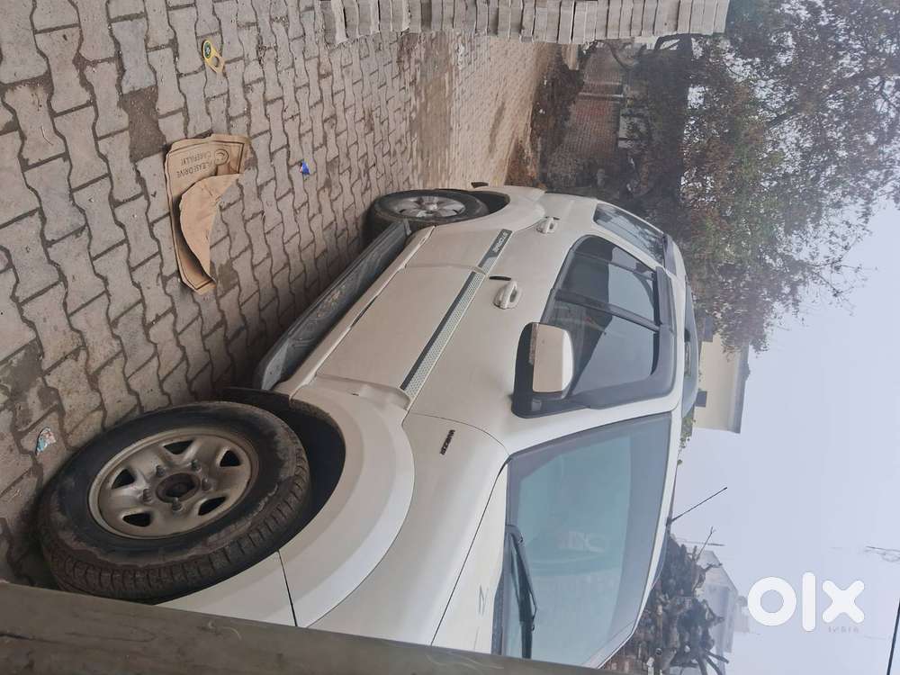 Tata Safari Storme 2015