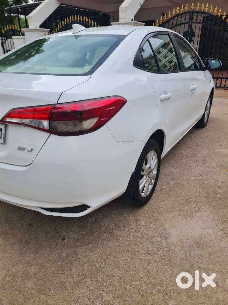 Toyota Yaris J Cvt, 2019, Petrol