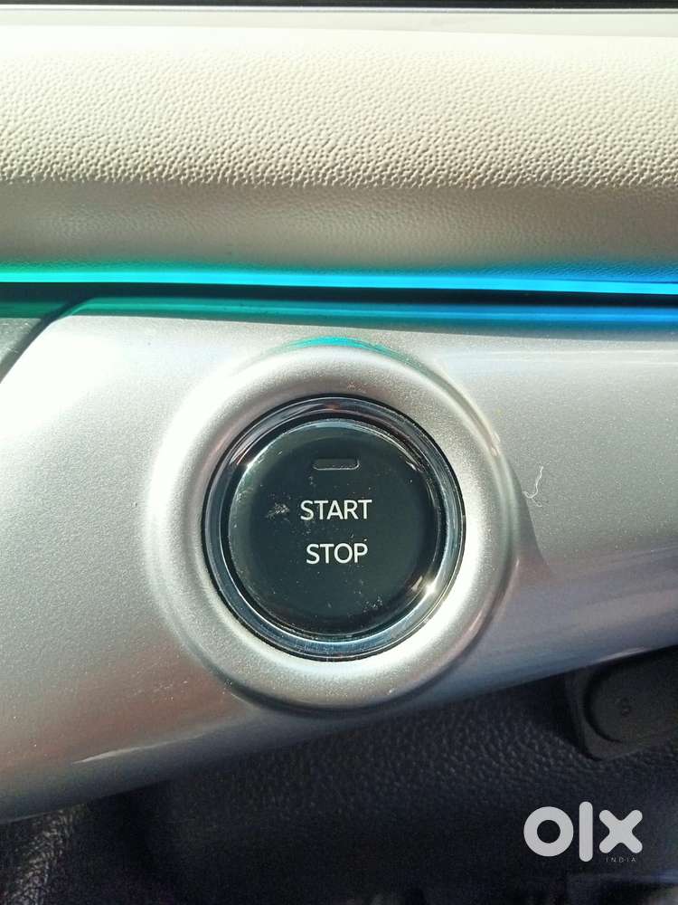 Mahindra Xuv700 2.0 Ax 7 Petrol At Str, 2025, Petrol