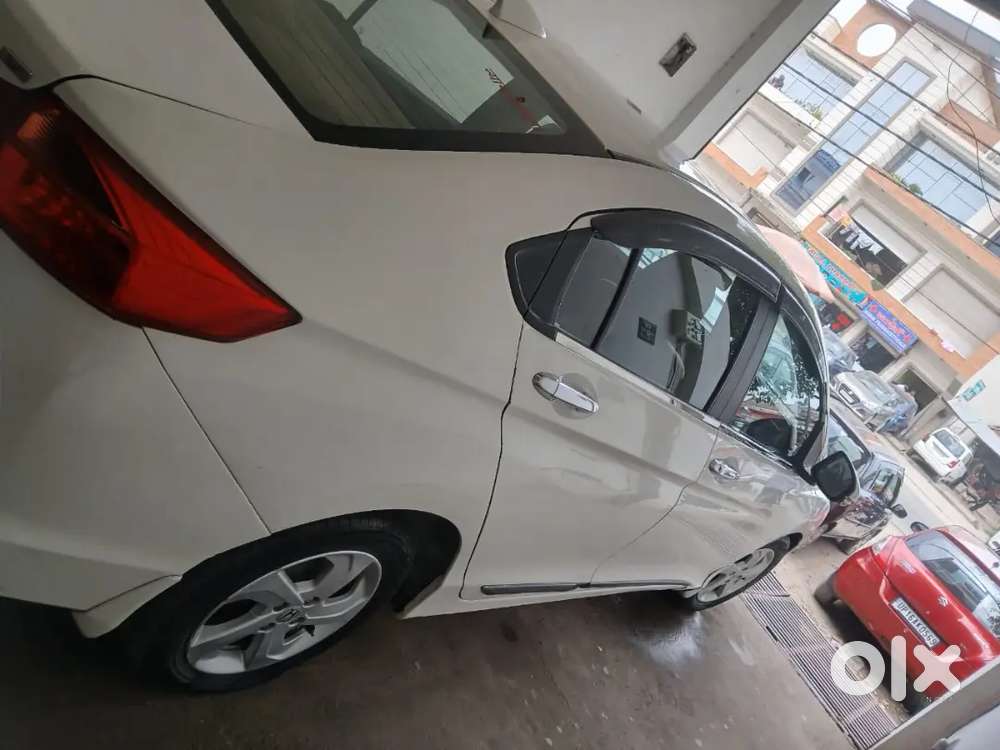 Honda City V At 2015