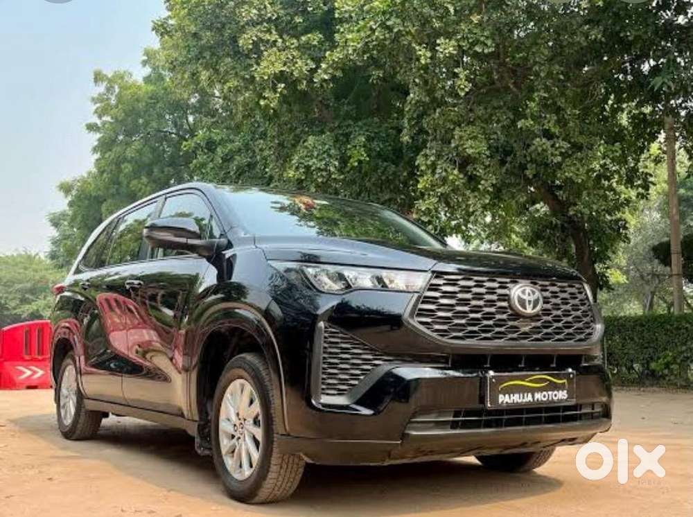 Toyota Innova Hycross 2023 Petrol Well Maintained