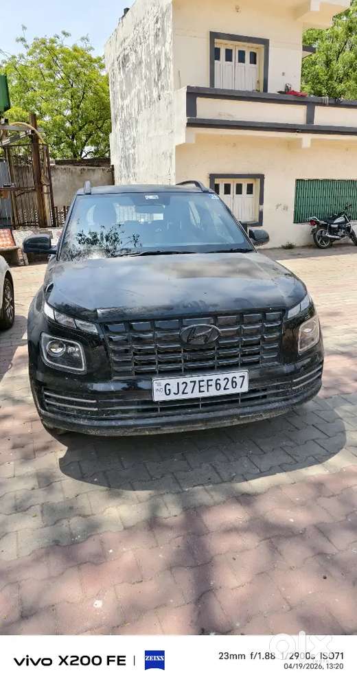 Hyundai Venue 2024 Petrol 11800 Km Driven