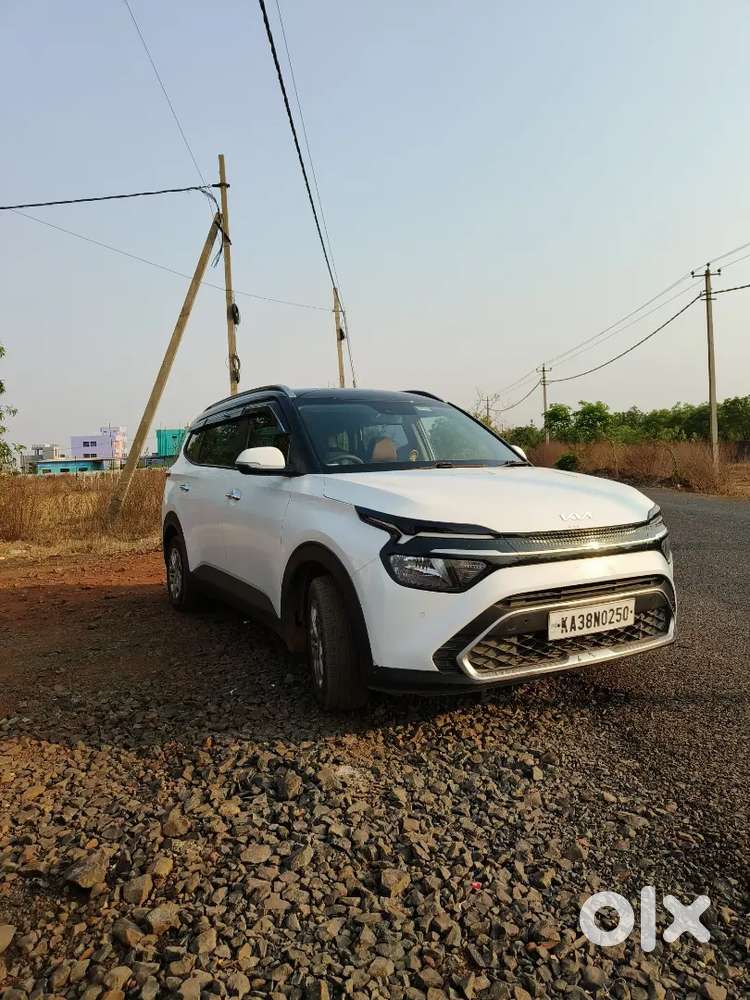 Kia Carens Prestige Glacier White 1st Owner 9.9 Lakh Only Fixed
