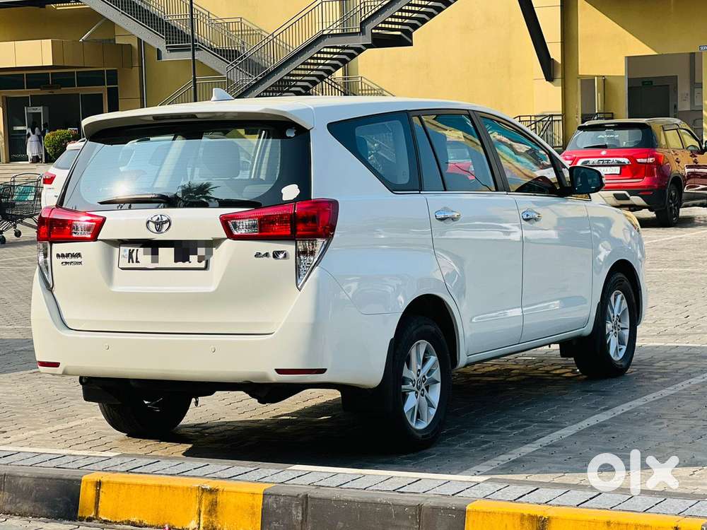 Toyota Innova Crysta 2.4 V 7 Str, 2017, Diesel