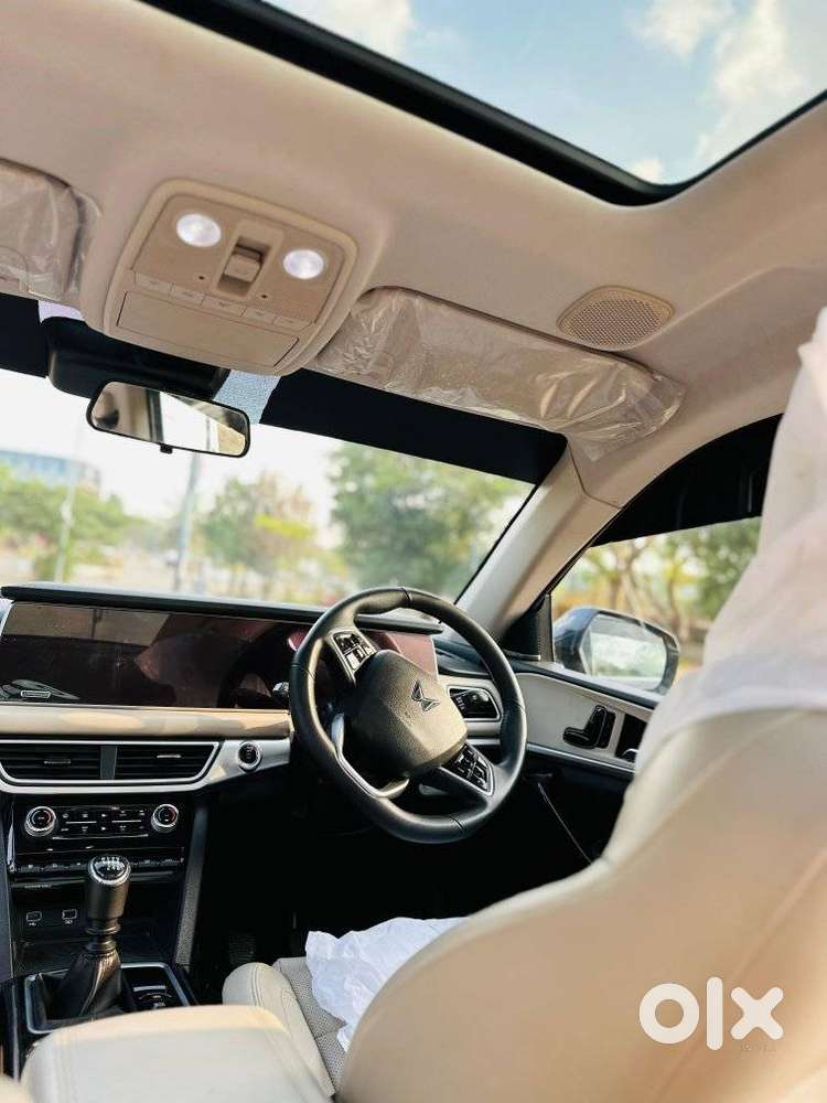 Mahindra Xuv700 2.2 Ax 7 Diesel Mt Luxury Pack Str, 2023, Diesel