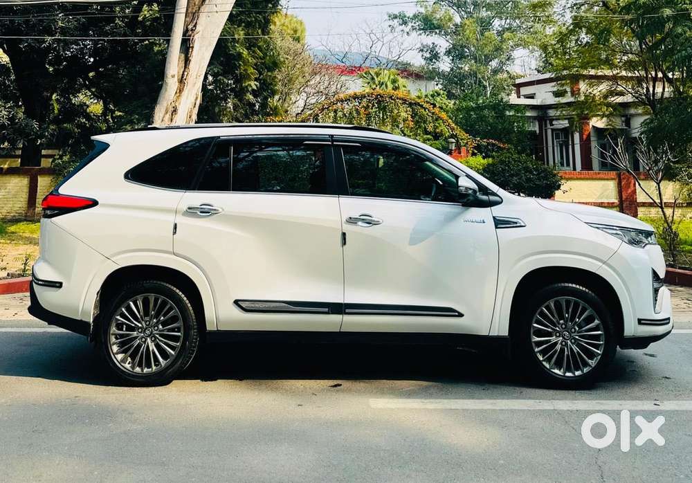 Toyota Innova Hycross 2.0 Vx Hybrid 7 Str, 2023, Petrol