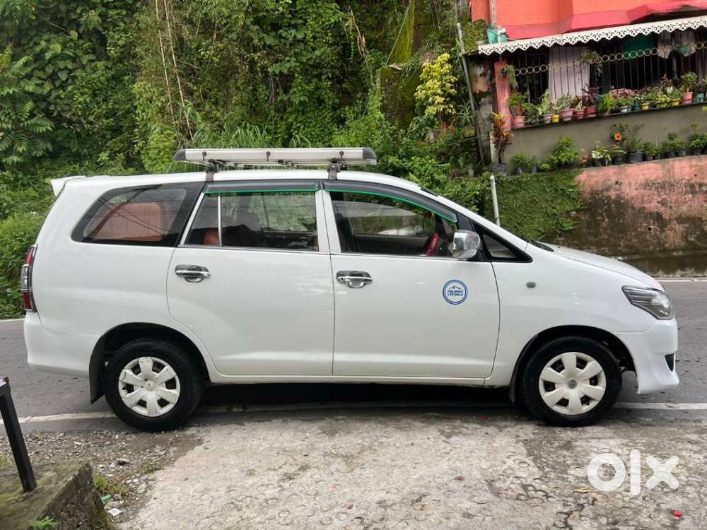 Toyota Innova 2.5 G (diesel) 8 Seater Bs Iv, 2015
