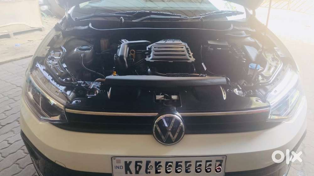 2023 Model Volkswagen Virtus Highline (1.0l Tsi At) Only 17,040 Km