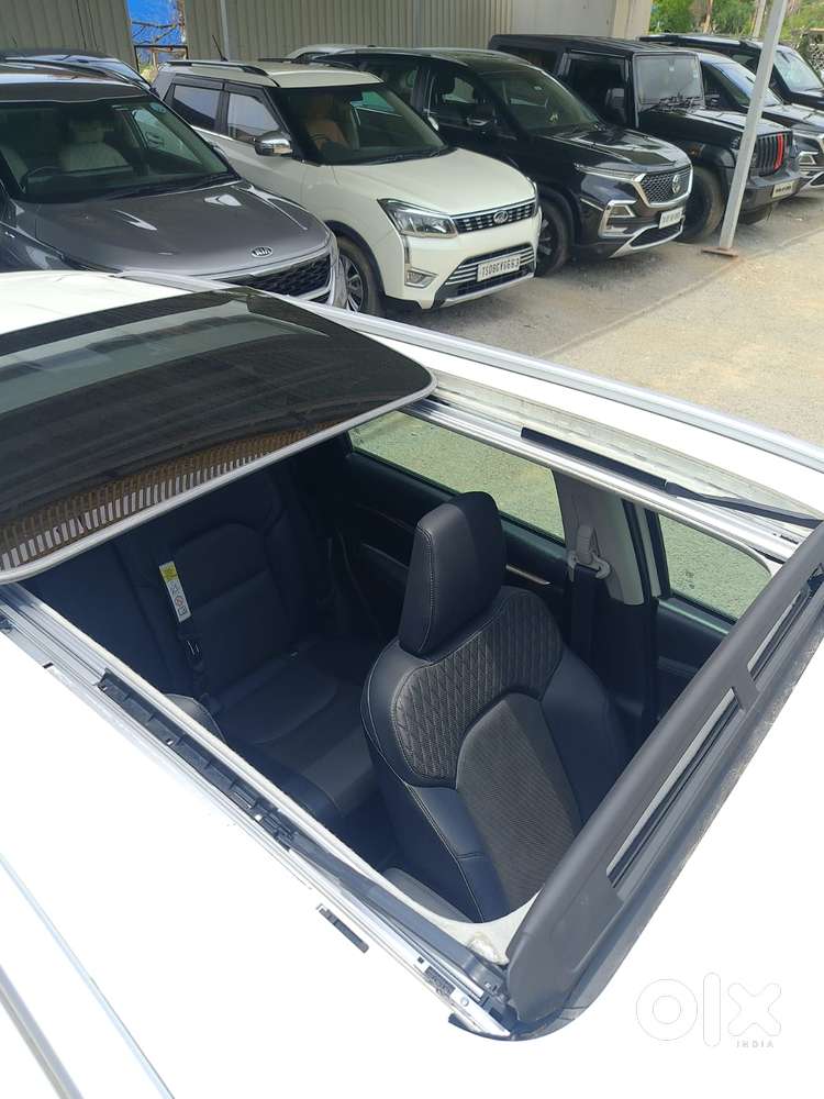 Maruti Suzuki Grand Vitara 1.5 Alpha Plus Intelligent Hybrid Ecvt, 2..
