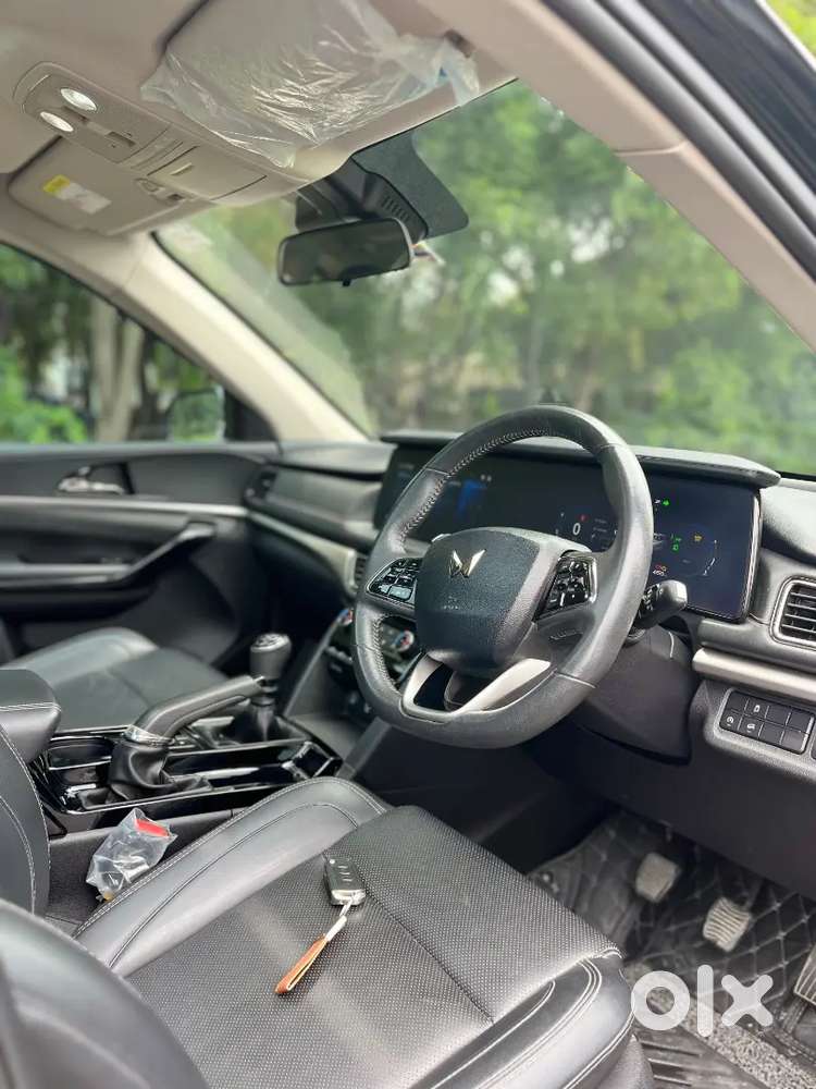 Mahindra Xuv700 Ax7 2025
